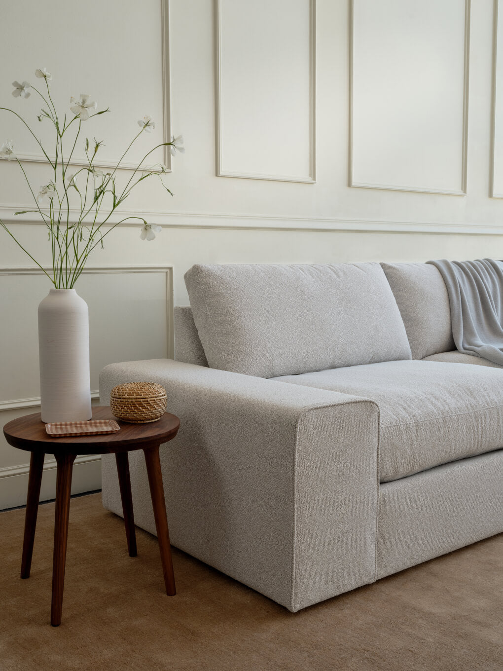 Canapé en latex naturel – Le confort d'une assise profonde allié à des lignes épurées et minimalistes