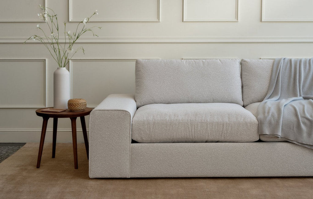 Canapé en latex naturel – Le confort d'une assise profonde allié à des lignes épurées et minimalistes
