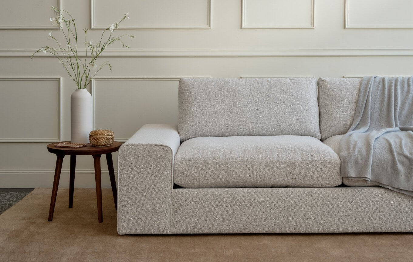 Canapé en latex naturel – Le confort d'une assise profonde allié à des lignes épurées et minimalistes