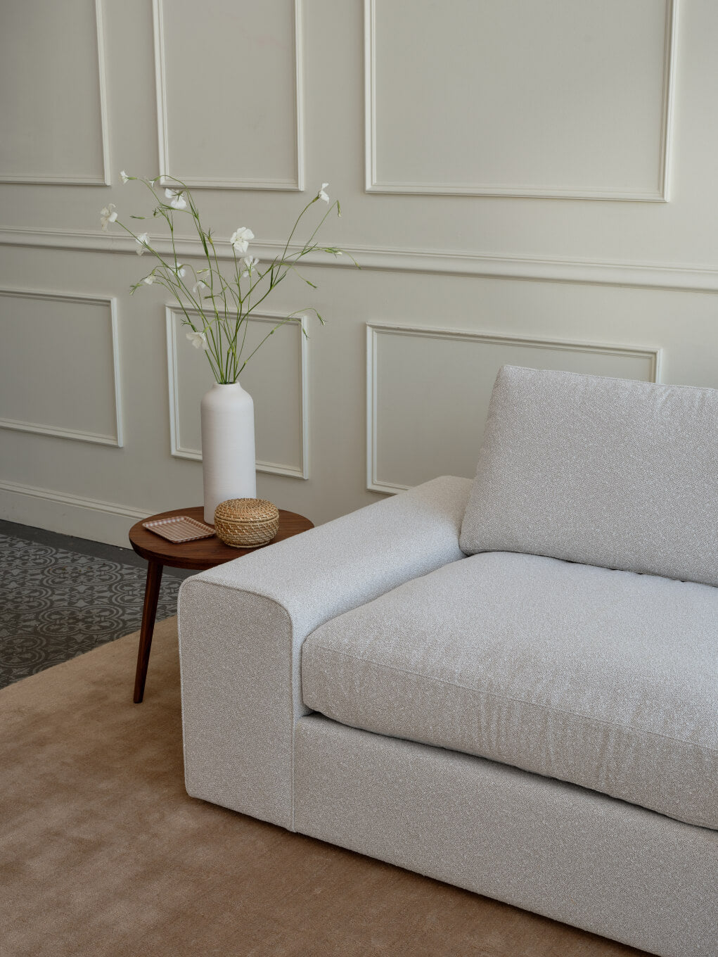 Canapé en latex naturel – Le confort d'une assise profonde allié à des lignes épurées et minimalistes