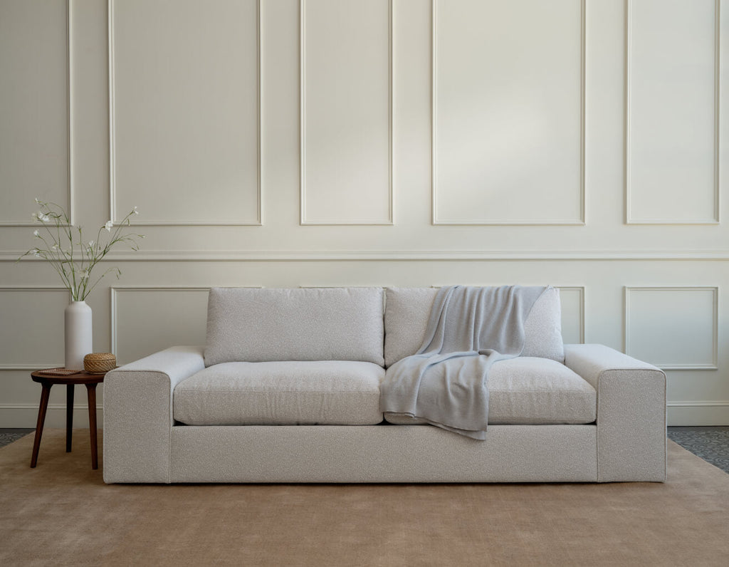 Canapé en latex naturel – Le confort d'une assise profonde allié à des lignes épurées et minimalistes