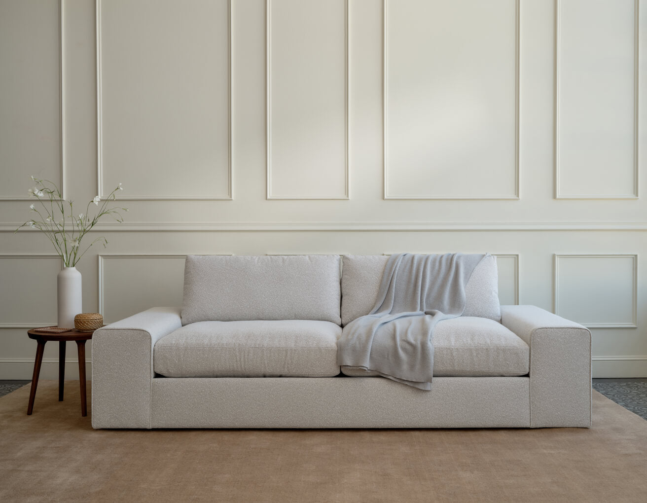 Canapé en latex naturel – Le confort d'une assise profonde allié à des lignes épurées et minimalistes