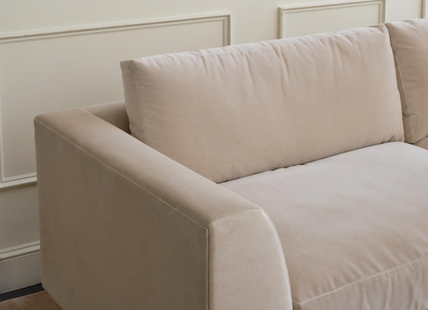 Canapé en Latex Naturel - Positionnez les coussins de dossier amovibles de ce canapé comme bon vous semble pour aménager votre salon idéal ; rembourrage en mousse 