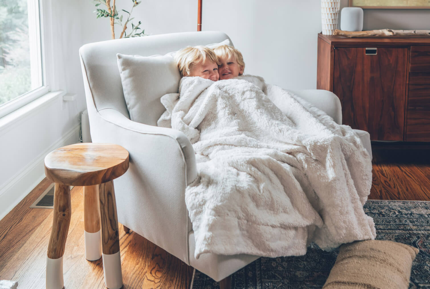 Chaise - Le dossier plus haut de la chaise convient à ceux qui aiment un soutien plus droit, tandis que l'assise ultra-spacieuse procure une sensation de