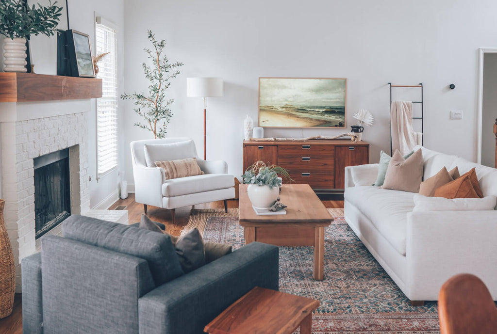 Chaise - Le dossier plus haut de la chaise convient à ceux qui aiment un soutien plus droit, tandis que l'assise ultra-spacieuse procure une sensation de