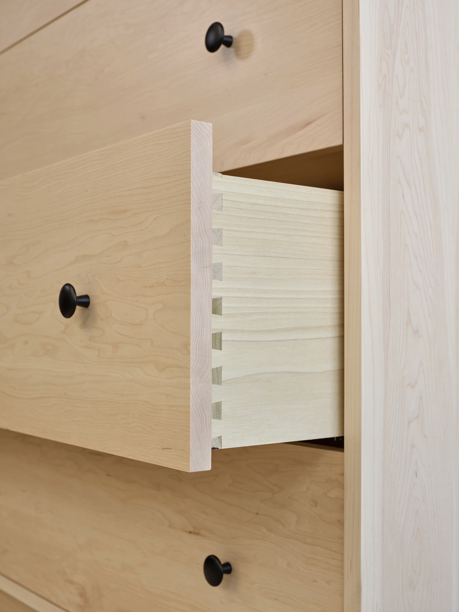Commode haute à 4 tiroirs - Voyez grand