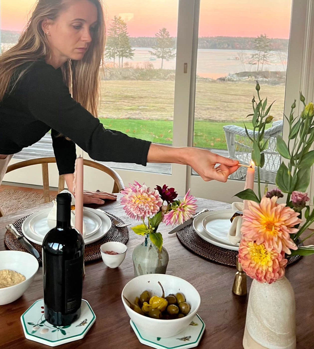 Table à manger ovale - Invitez vos proches autour des courbes élégantes de votre table à manger ovale, notre solution conviviale pour optimiser l'es