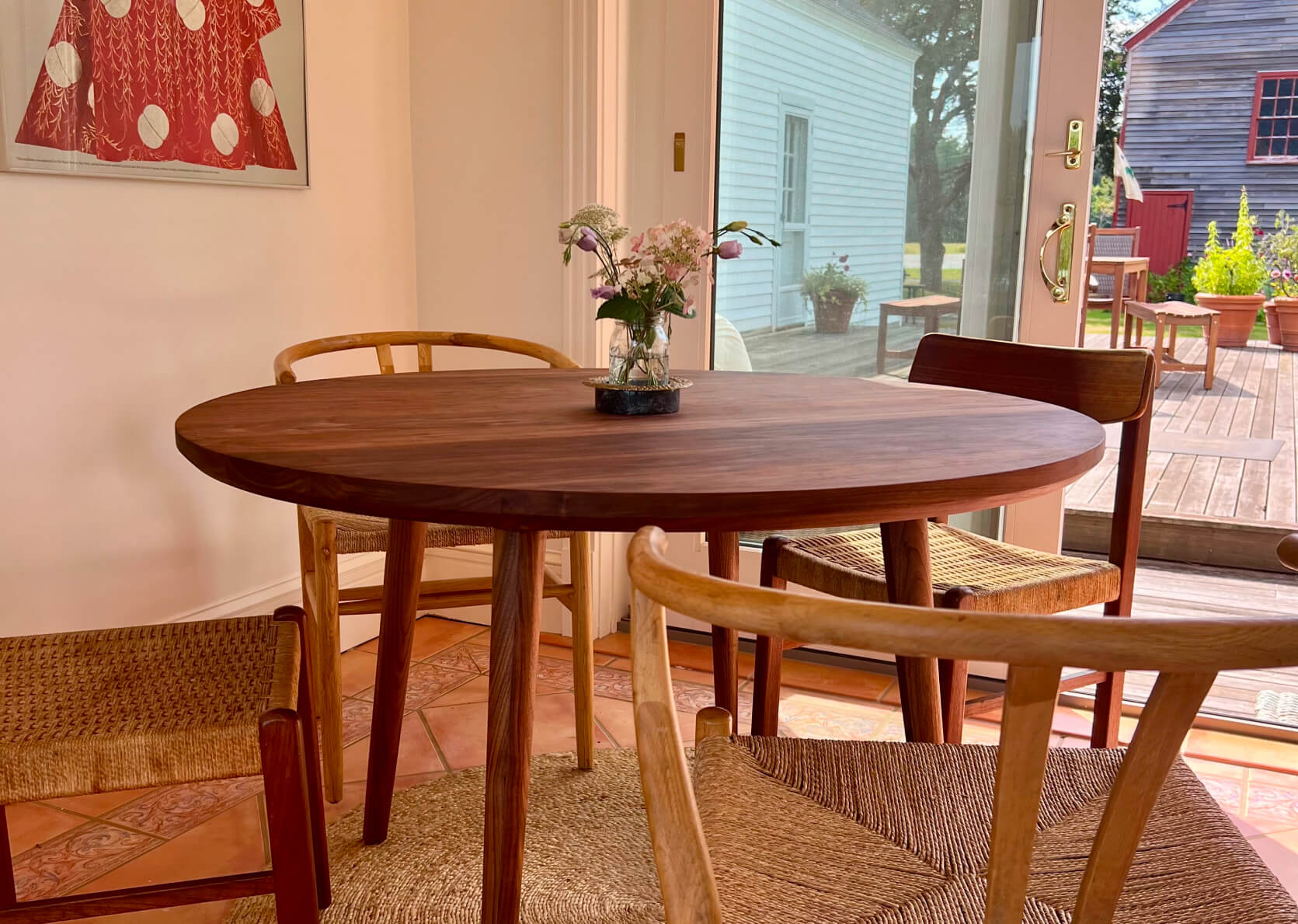 Table à Manger Ronde - Rassemblez-vous et blottissez-vous pour les dîners en semaine et les soirées entre amis autour de la Table à Manger Ronde.