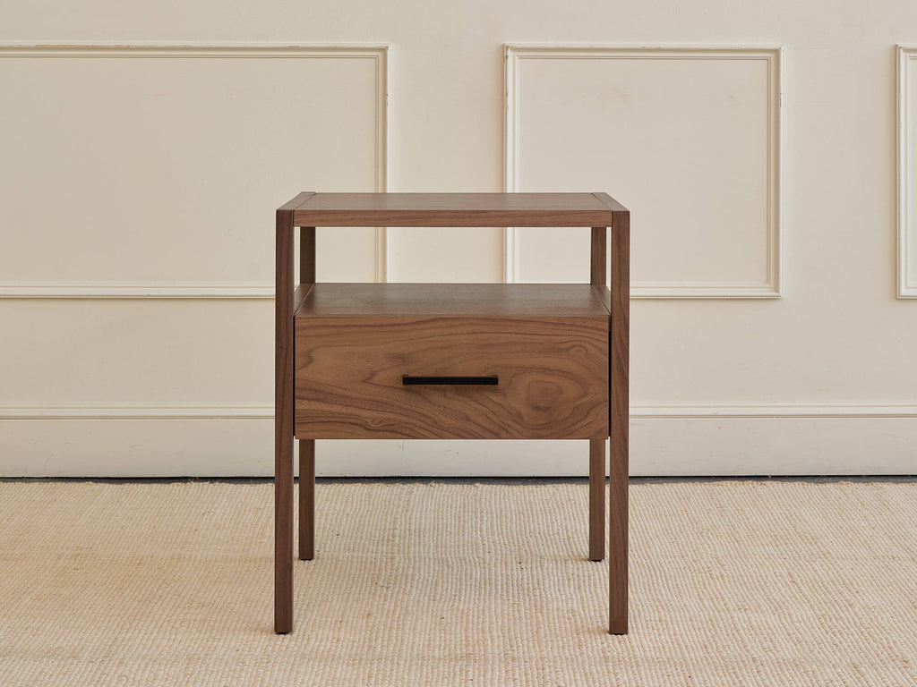 Table de chevet – Un compagnon pratique, aux lignes minimalistes, à la conception superbe et au cadre compact